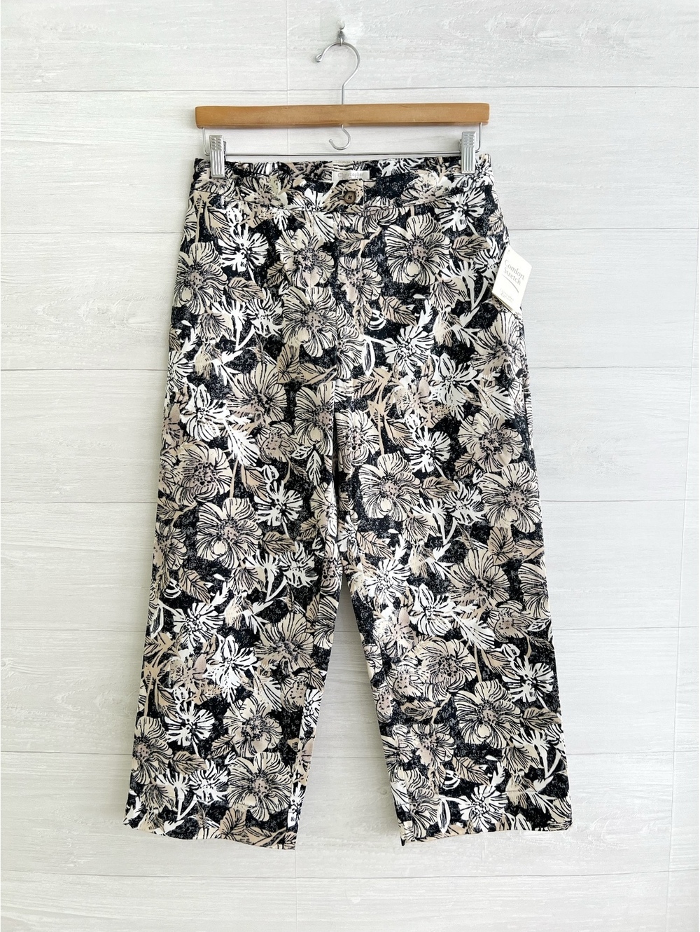 NWT Christopher & Banks Floral Capri Pants 4 Comfort Stretch Black Beige Crop